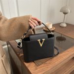 V Fashion Handbag - Image 4
